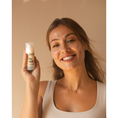 Creme mit Tranexamsäure und Azeloglycin für Kapillaren Creme mit Tranexamsäure und Azeloglycin für Kapillaren